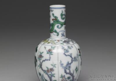 图片[3]-Vase with floral decoration in doucai enamels, Qing dynasty, Yongzheng reign (1723-1735)-China Archive